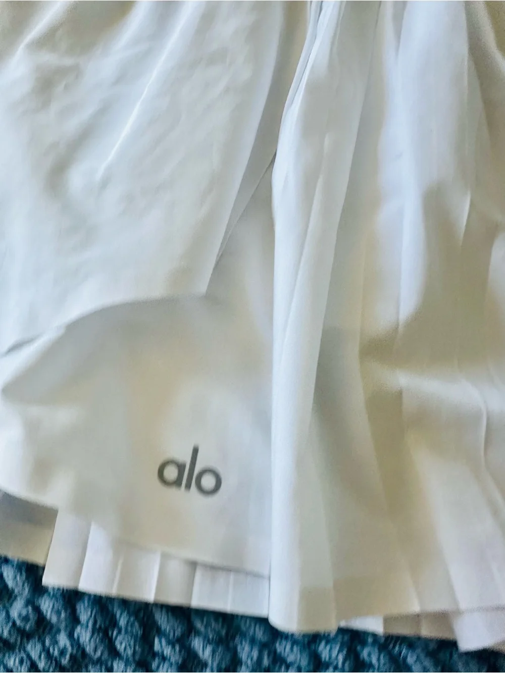 ALO Yoga white skater